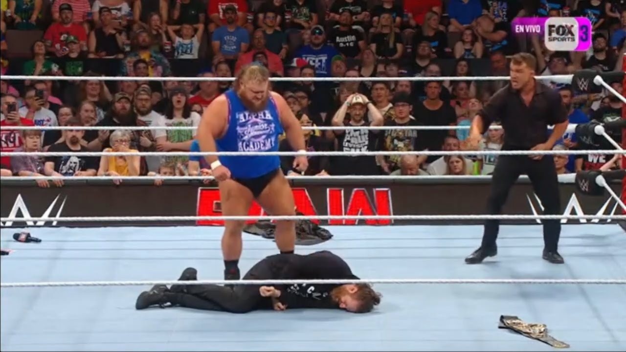 Otis y Chad Gable atacan a Sami Zayn - WWE RAW 3 de Junio 2024 Español