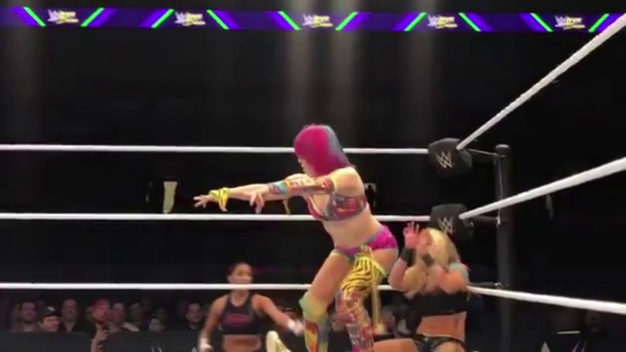 Asuka Stinkfaces Mandy Rose - WWE LIVE KITCHENER 3/24/2018