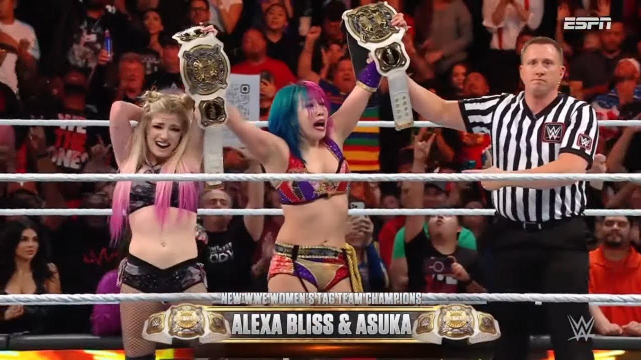 Iyo Sky y Dakota Kai Vs Asuka y Alexa Bliss Campeonatos Parte 2 - WWE RAW 31 de Octubre 2022 Español